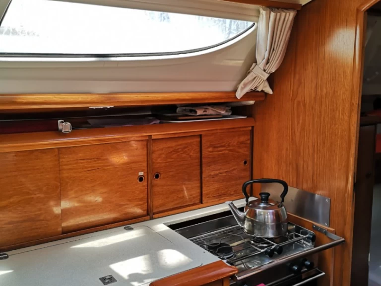 Jeanneau Sun Odyssey 35 in Néa Péramos on SamBoat