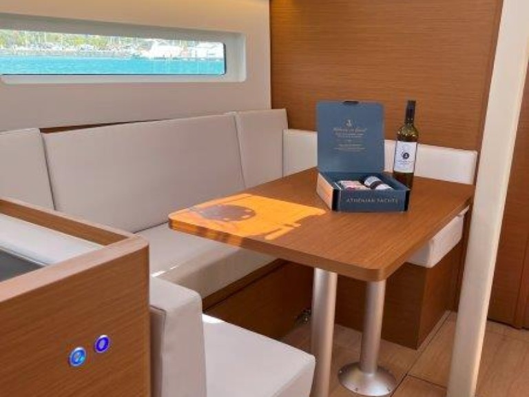 Rent a Jeanneau Sun Odyssey 380 Lávrio