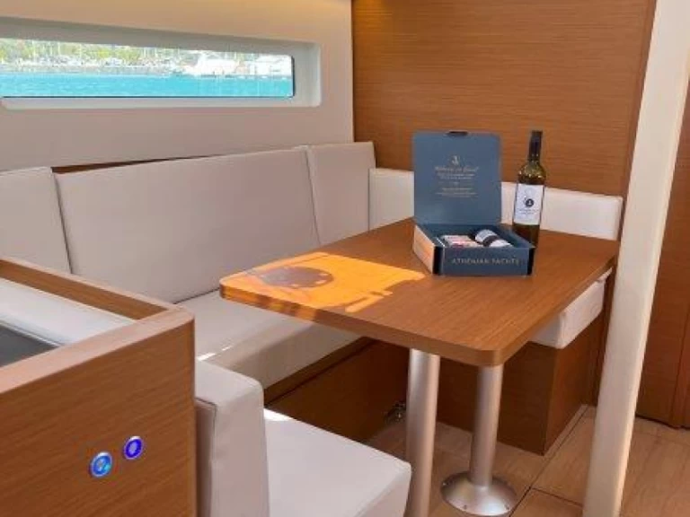 Rent a Jeanneau Sun Odyssey 380 Lávrio