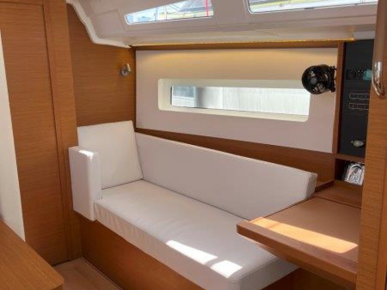 Yacht charter Lávrio cheap Sun Odyssey 380