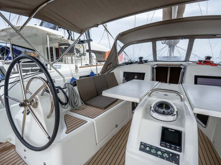 Sailboat rental with or without captain Jeanneau Lávrio