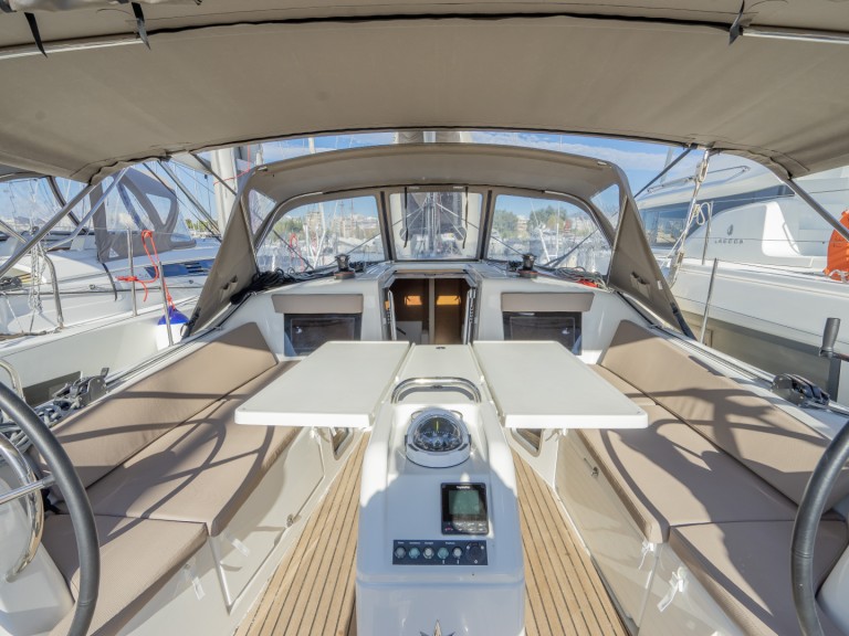 Rent a Jeanneau Sun Odyssey 410 Néa Péramos