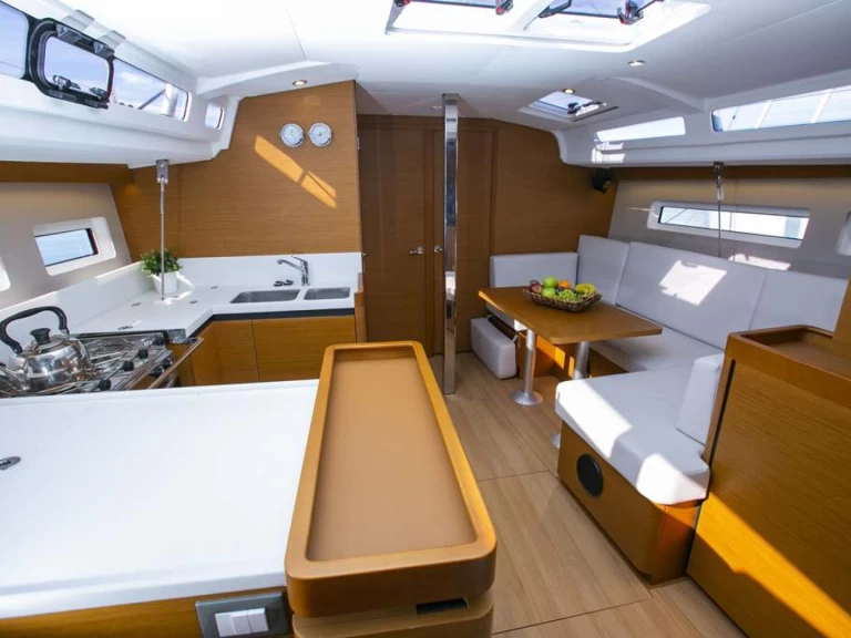 Sailboat rental in Neo Klima - Jeanneau Sun Odyssey 440