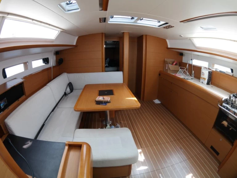 Jeanneau Sun Odyssey 469 in Deme of Volos on SamBoat