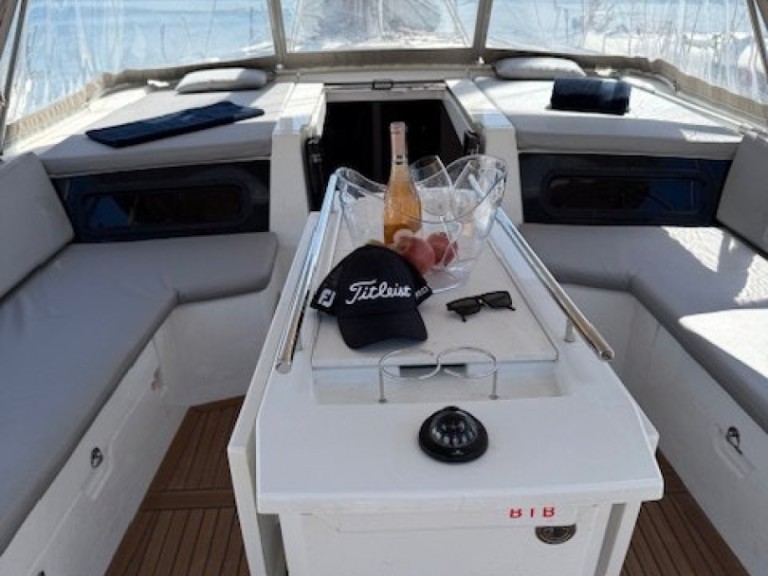 Sailboat for rent Préveza at the best price
