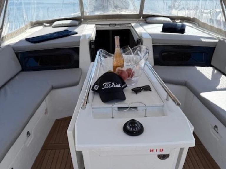 Sailboat for rent Préveza at the best price