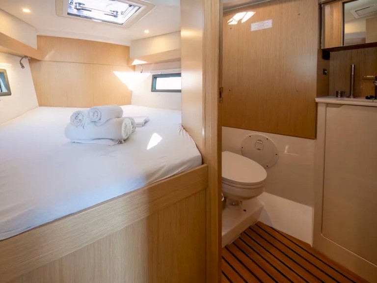 Sailboat rental in Cogolin - Bavaria Bavaria C38