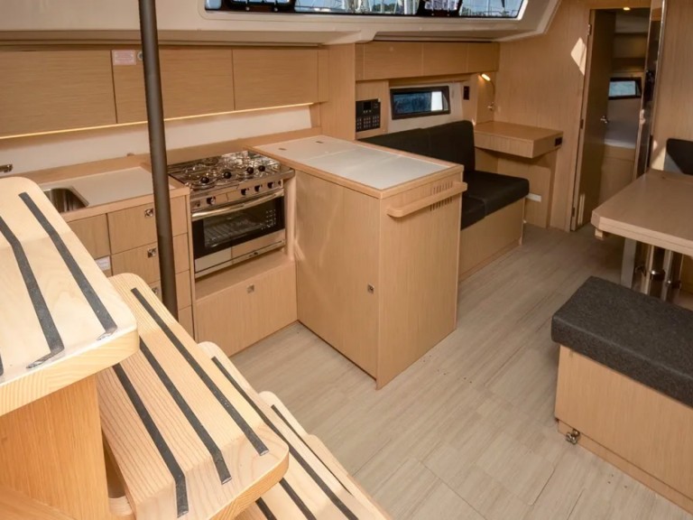 Boat rental Bavaria Bavaria C38 in Cogolin on Samboat