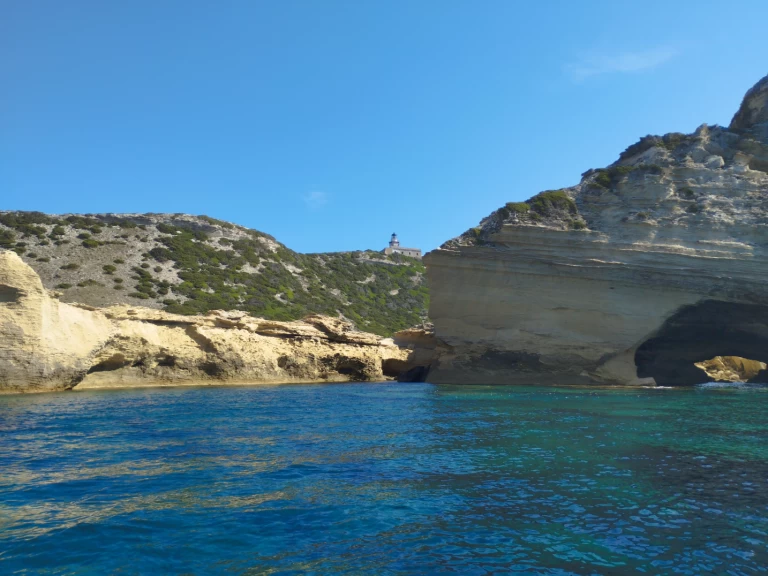 Yacht charter Porto-Vecchio cheap Cap Camarat 6.5 CC Serie 3