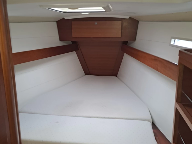 Boat rental Dufour Dufour 40 E Performance in France on Samboat