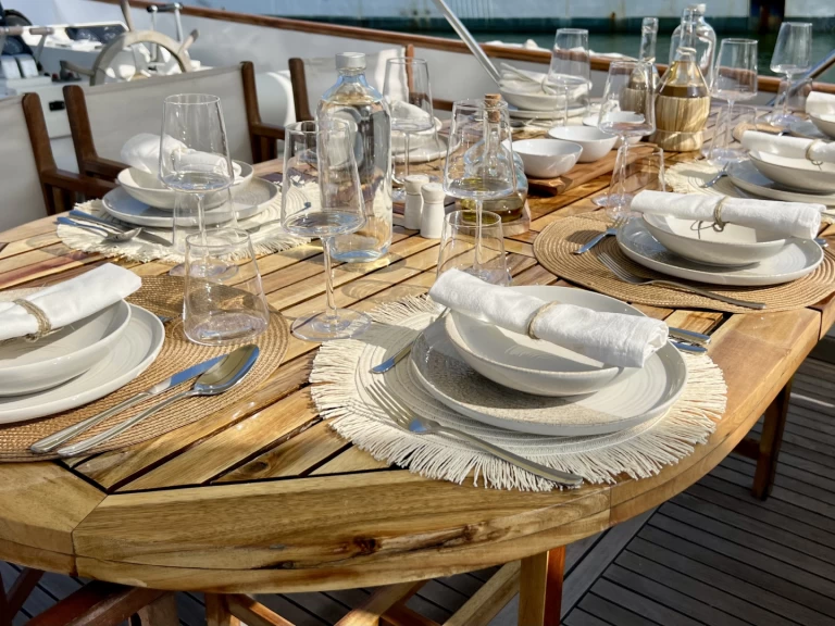 Yacht charter Catania cheap Akhir 20