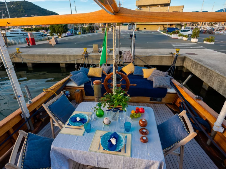 Bareboat Rental Motorboat SIMEONI with a boat licence