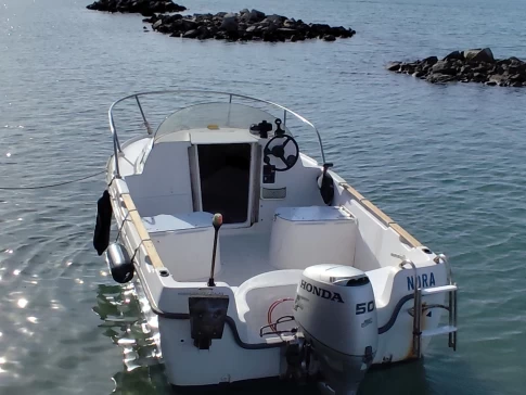 Motorboat for rent France at the best price