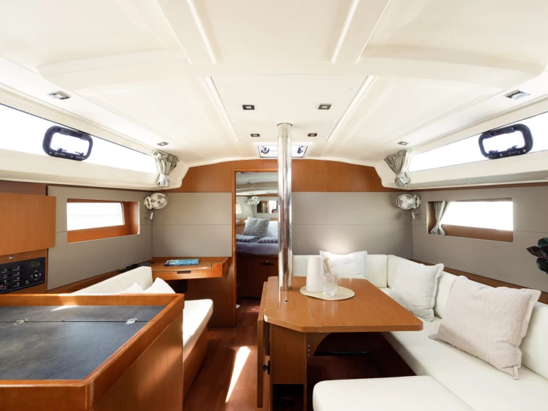 Bénéteau Oceanis 41.1 charter bareboat or captained in  Kos