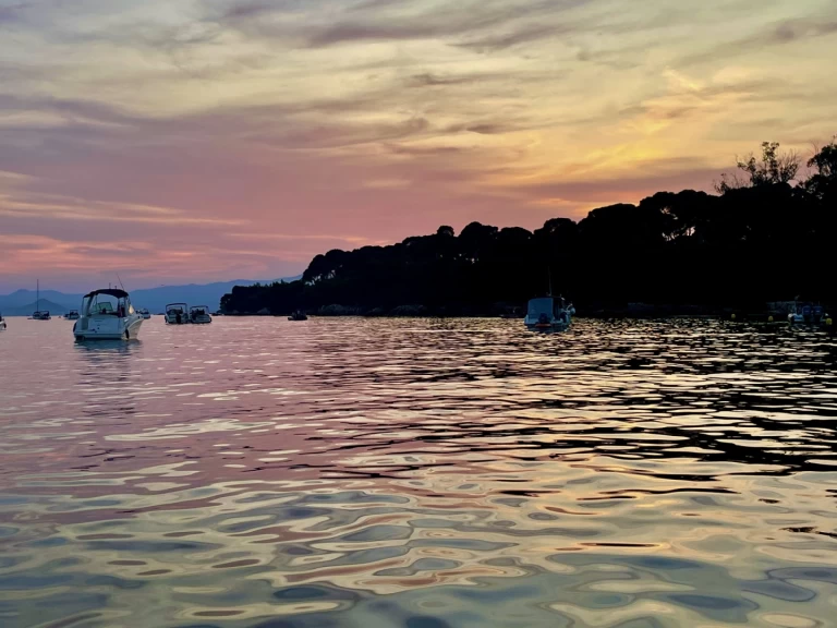 Yacht charter Antibes cheap CAP CAMARAT