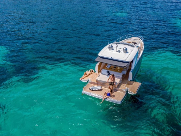 Bareboat Rental Motorboat Jeanneau with a boat licence