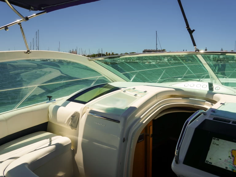 Boat rental Fairline Targa 52 in Cascais on Samboat