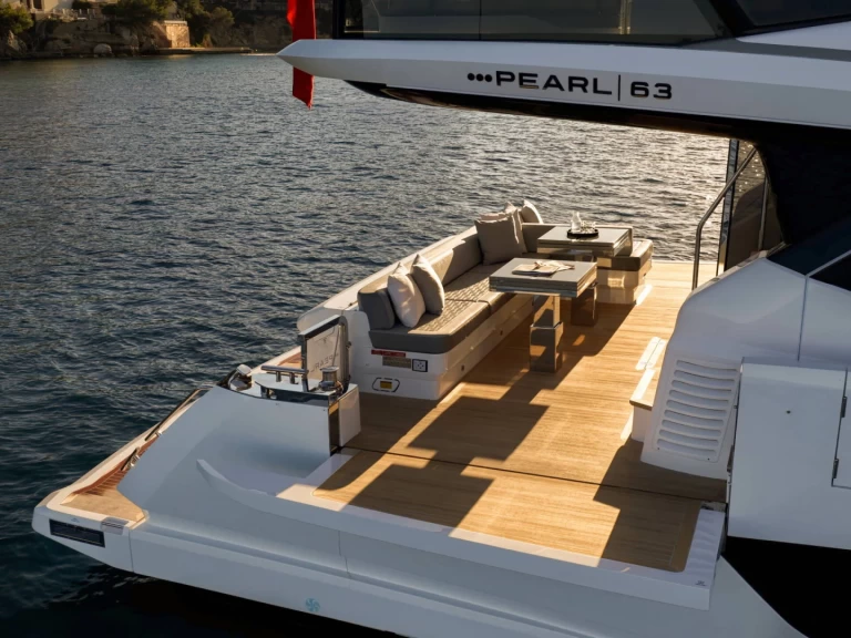 Yacht charter Saint-Jean-Cap-Ferrat cheap Pearl 63