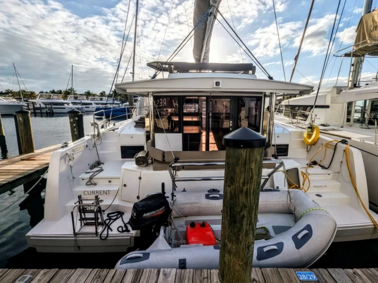 Catamaran for rent Nassau at the best price