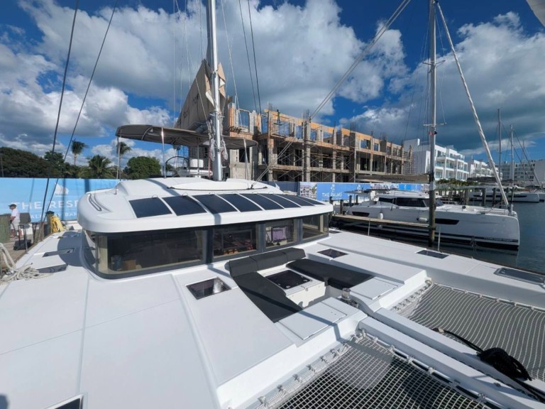 Catamaran rental in Nassau - Lagoon Lagoon 52 F