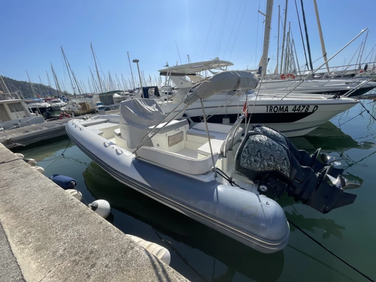 RIB rental in Menton - Zodiac NZ-O 760