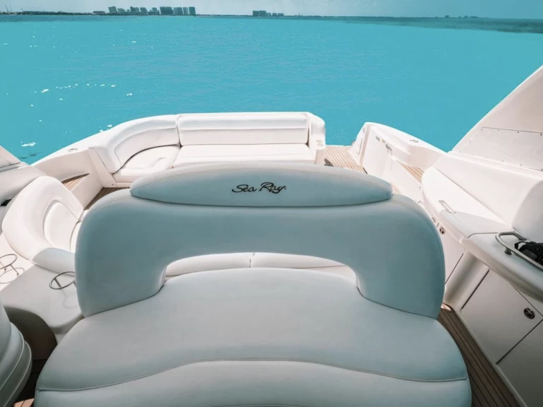 Bareboat Rental Luxury Yacht Sea Ray with a boat licence