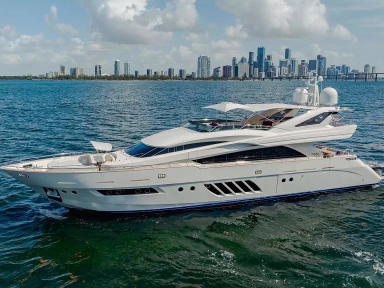 Rent a Dominator 28M South Miami Beach