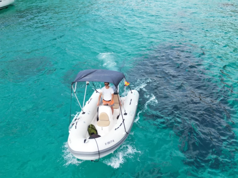 Boat rental Protender Xs 470 in Cala Figuera on Samboat