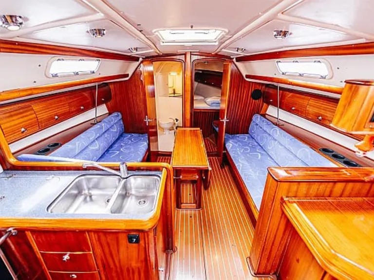 Bavaria Cruiser 36 in Betina on SamBoat