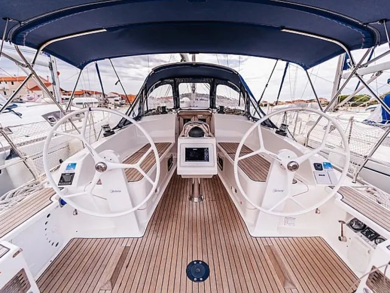Sailboat rental in Betina - Bavaria Cruiser 37