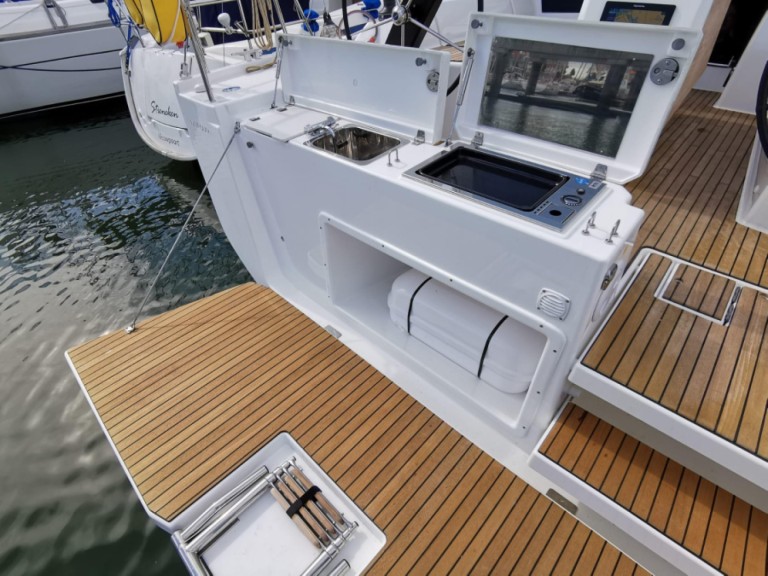 Dufour Dufour 390 in Lefkáda on SamBoat