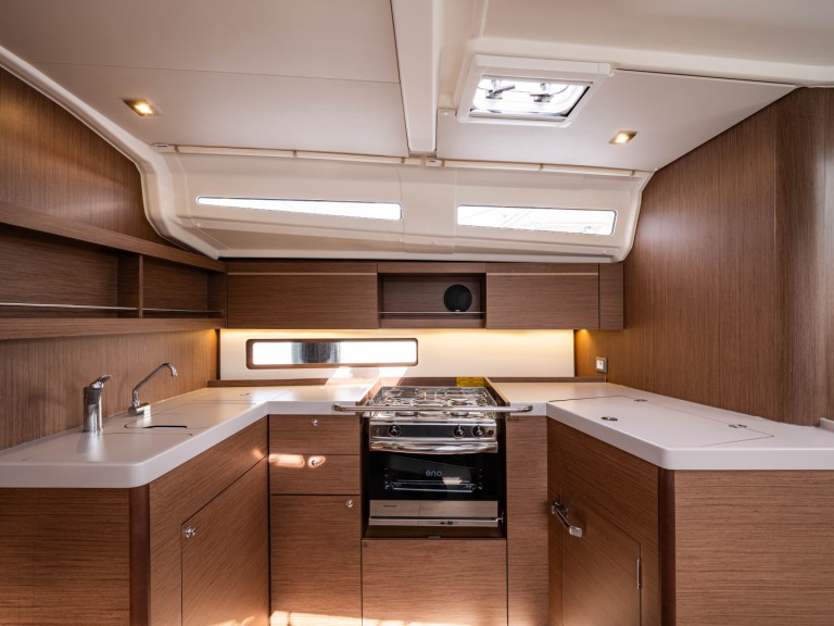 Bénéteau Oceanis 40.1 in Néa Péramos on SamBoat