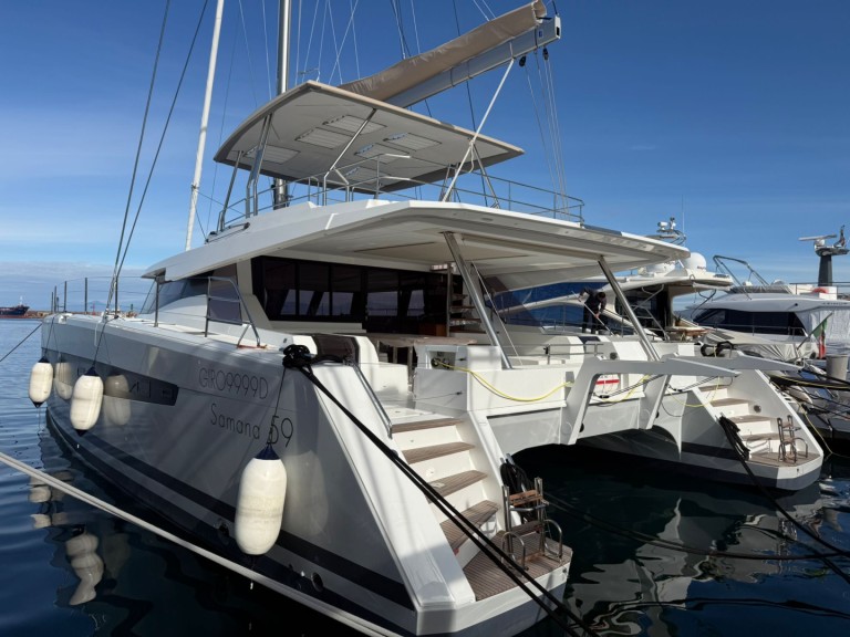 Catamaran rental with or without captain Fountaine Pajot Procida