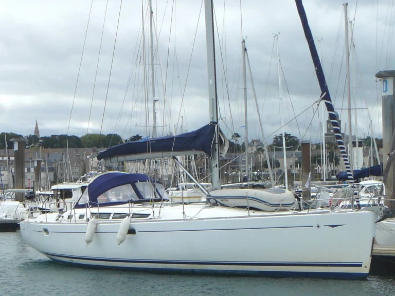 Sailboat rental with or without captain Jeanneau Níkiti