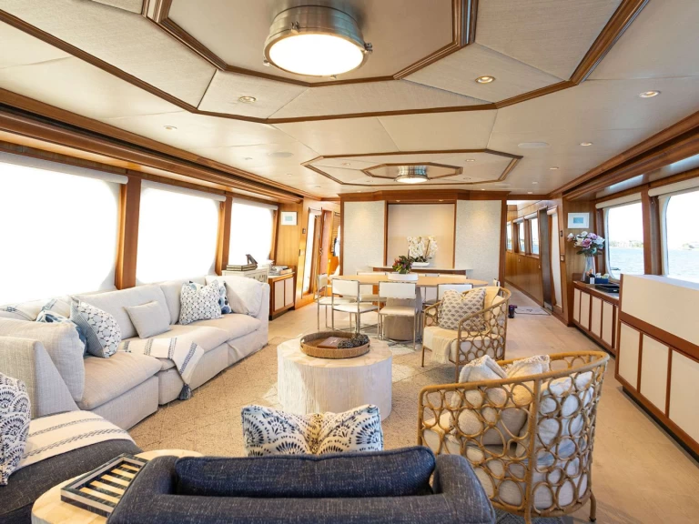 Yacht charter Nassau cheap BIRDY