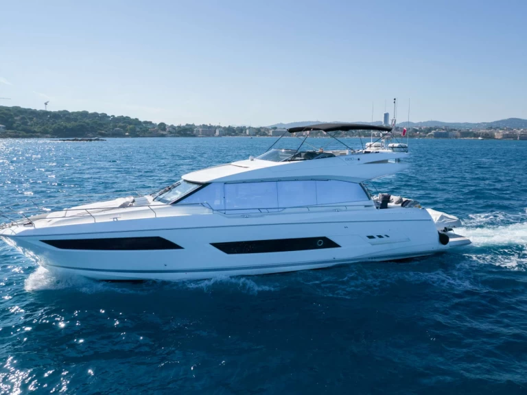 Boat rental Prestige Yachts Apollonia in French Riviera on Samboat