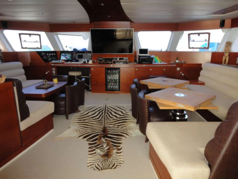 Bareboat Rental Luxury Yacht Sunreef with a boat licence