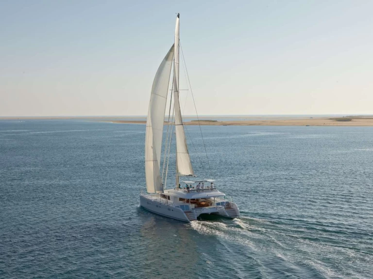 Bareboat Rental Luxury Yacht Lagoon with a boat licence