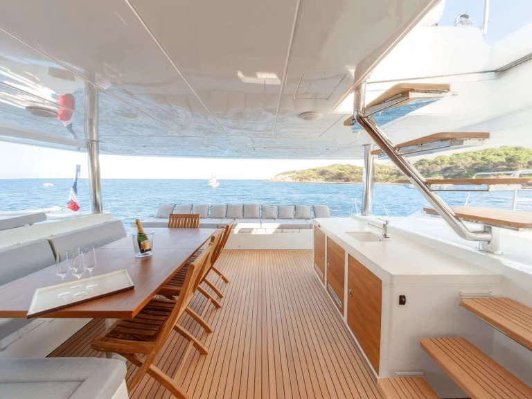Luxury Yacht for rent Alimos at the best price