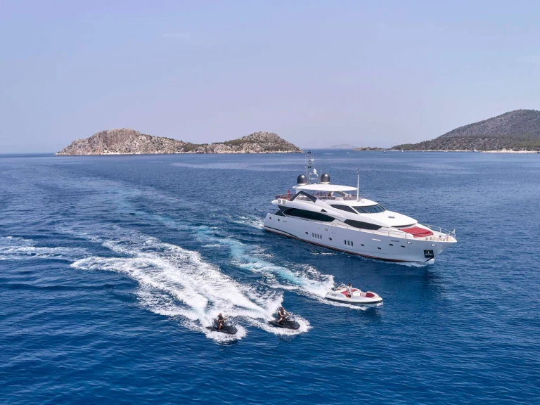 Bareboat Rental Luxury Yacht Sunseeker with a boat licence