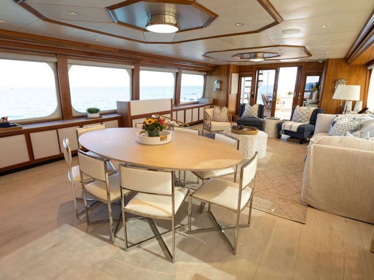 Luxury Yacht for rent Nassau at the best price