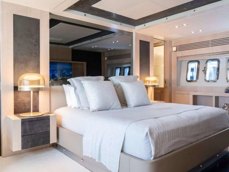 Bareboat Rental Luxury Yacht Mangusta with a boat licence