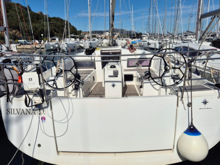 Boat rental Jeanneau Sun Odyssey 440 in Olbia on Samboat
