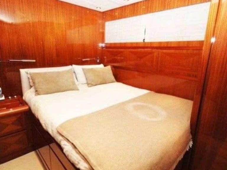 Yacht charter Cannes cheap Lady Splash 