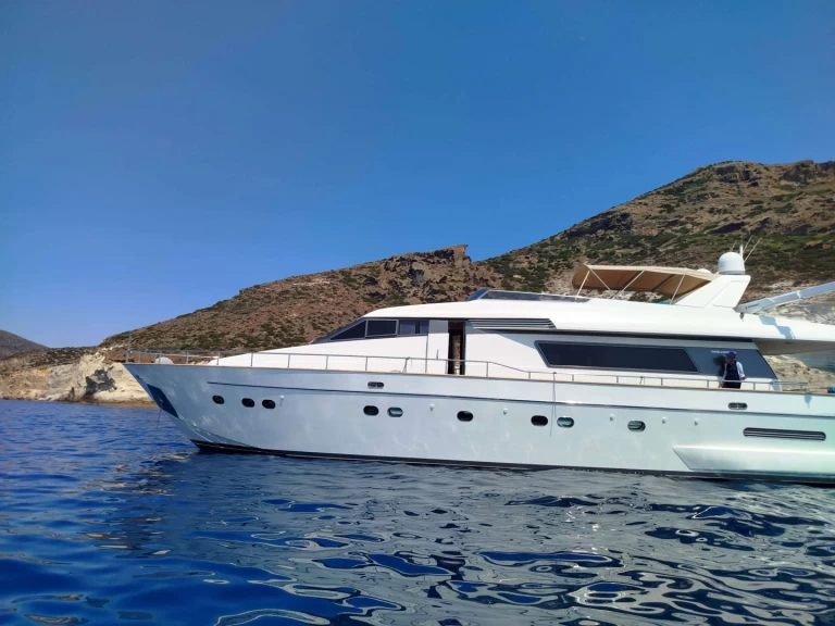 Bareboat Rental Luxury Yacht San Lorenzo with a boat licence