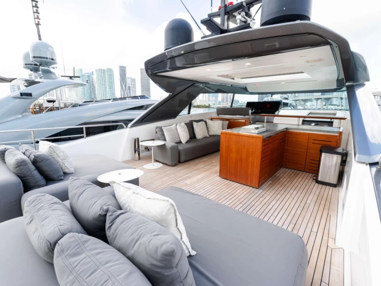 Luxury Yacht rental with or without captain San Lorenzo Fort Lauderdale