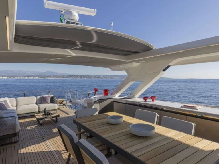 Bareboat Rental Luxury Yacht Absolute with a boat licence