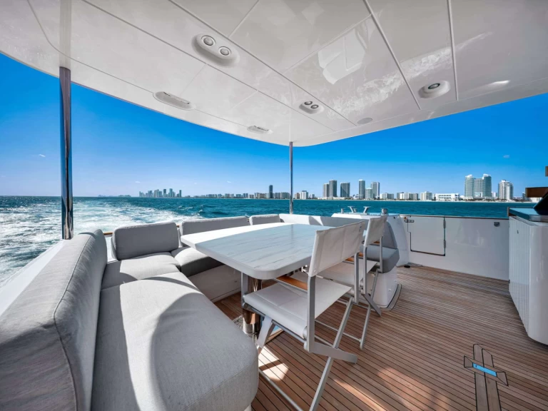 Luxury Yacht rental in Fort Lauderdale - Azimut Knot Caught Slippin