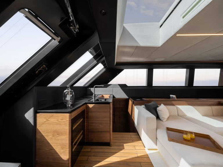 Luxury Yacht for rent Sint Maarten at the best price