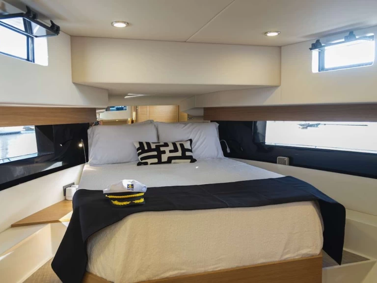 Yacht charter Palm Beach cheap La Ondina